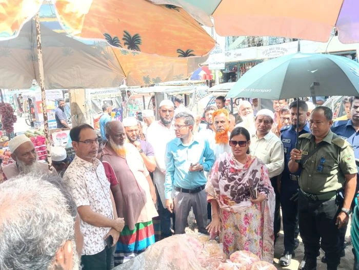 পৌরবাজারে ভ্রাম্যমাণ আদালতের অভিযান, ফুটপাত দখলমুক্ত